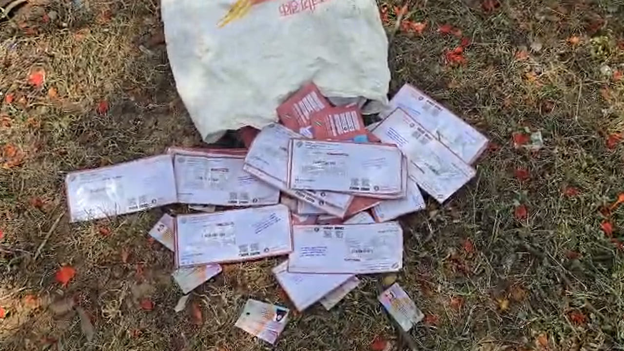 హైదరాబాద్ పాతబస్తీలో 500+ ఓటర్ కార్డుల దొంగతనం
