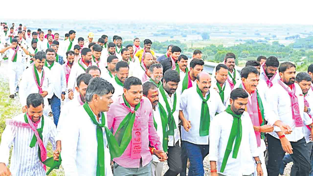 కొండపోచమ్మ సాగర్ వద్ద బీఆర్ఎస్ నిరసన: ప్రాజెక్టులు నింపాలని డిమాండ్