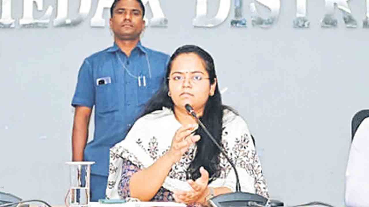 మెదక్ రైతులకు కలెక్టర్ సూచన: వరి వద్దు, ఆరుతడి పంటలే ముద్దు