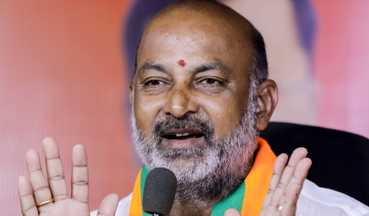 కాంగ్రెస్, బీఆర్ఎస్ మైనారిటీ తుష్టీకరణ చేస్తున్నాయి: బండి సంజయ్