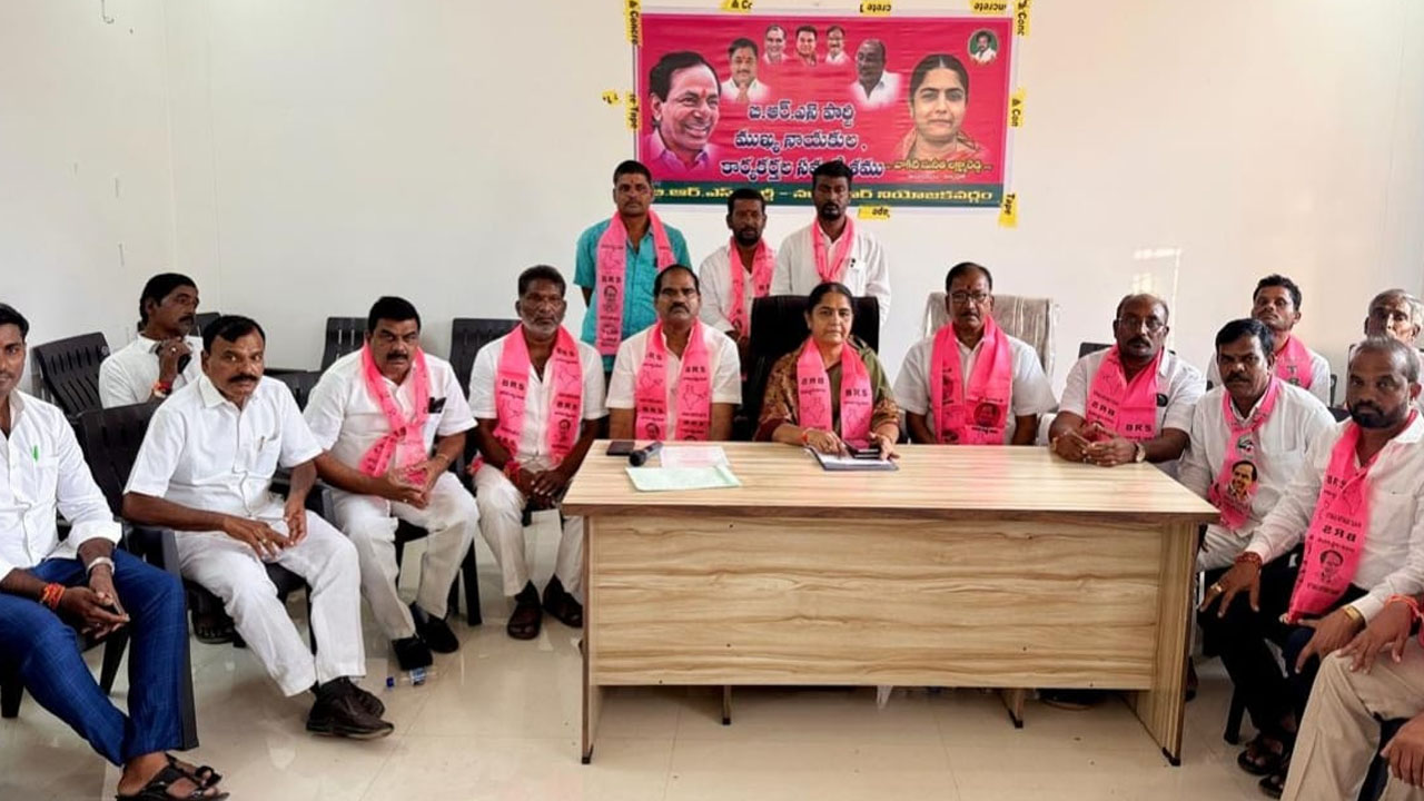 కాంగ్రెస్ హామీల అమలులో విఫలమైంది: ఎమ్మెల్యే సునీత లక్ష్మారెడ్డి