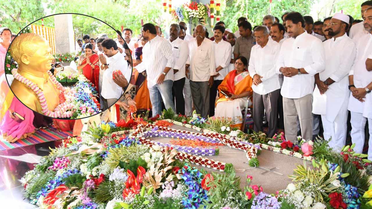 యస్ జగన్ కడపలో YSR ఘాట్ సందర్శన: తండ్రికి నివాళులు