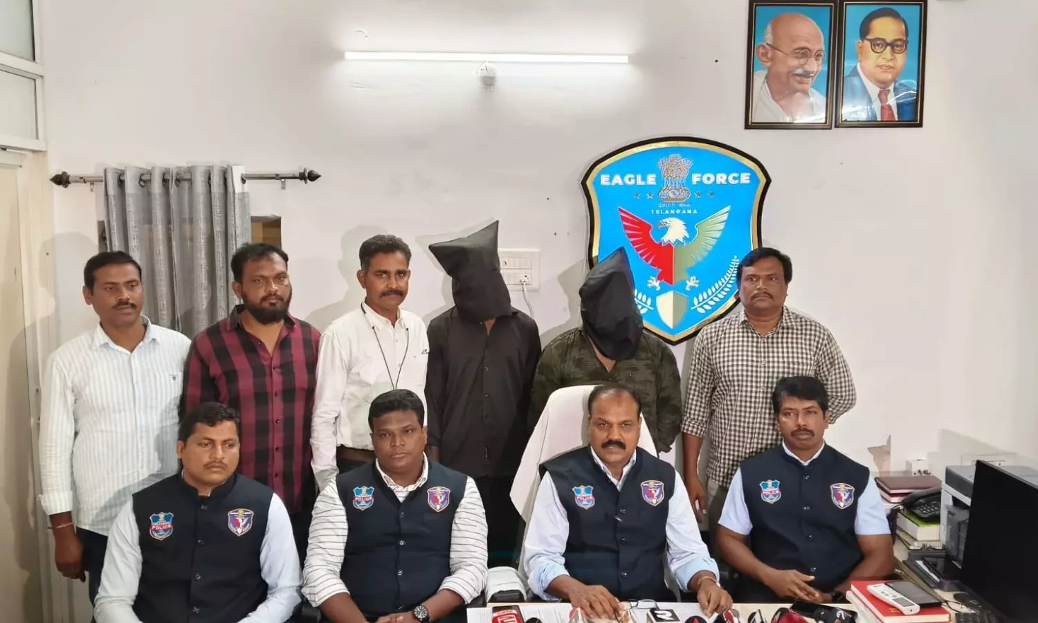 నార్కోటిక్స్ పోలీసులు 129.34 కిలోల గంజాయిని స్వాధీనం చేసుకున్నారు; వరంగల్లో ఇద్దరి అరెస్ట్