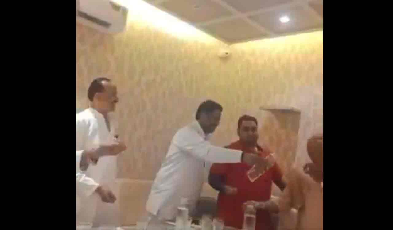 శాహ్జహాన్పూర్లో కౌన్సిలర్ల ప్రతిజ్ఞ వీడియోపై విచారణకు ఆదేశం