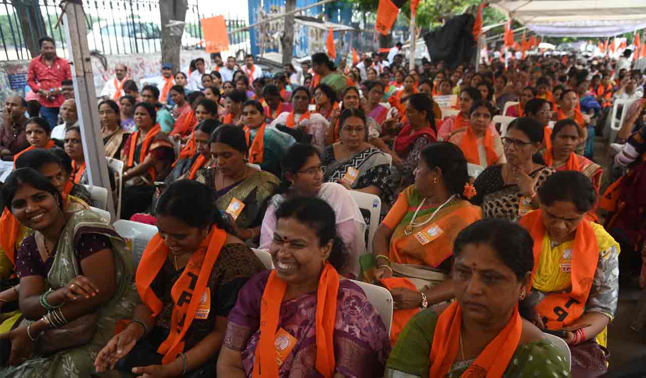 ఉపాధ్యాయుల హెచ్చరిక: ఆగష్టు 31లోపు డిమాండ్లు నెరవేర్చాలి
