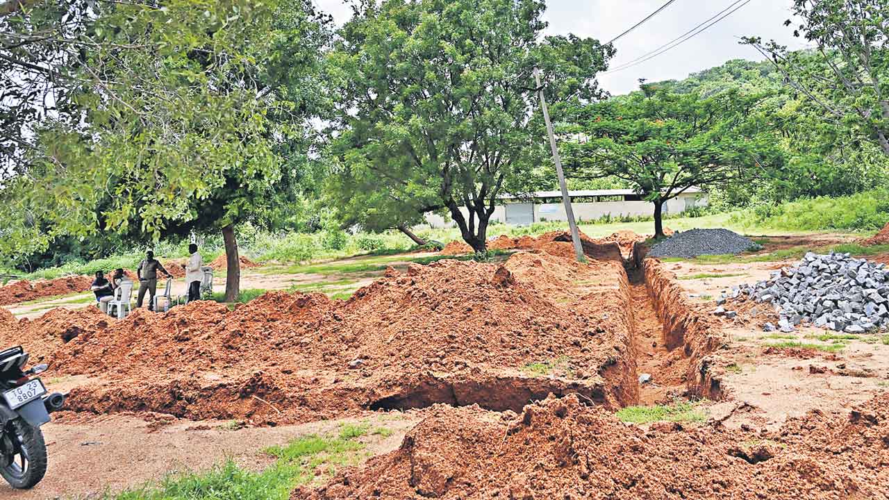 వేములవాడలో వృద్ధుల ట్రస్ట్ స్థలంలో సబ్స్టేషన్ నిర్మాణం